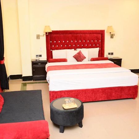 Hotel Move-N-Pick Murree Exteriör bild