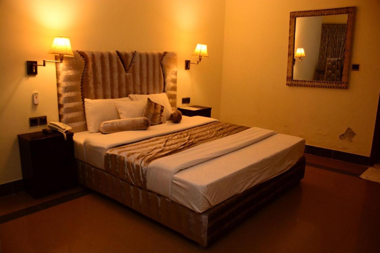Hotel Move-N-Pick Murree Exteriör bild