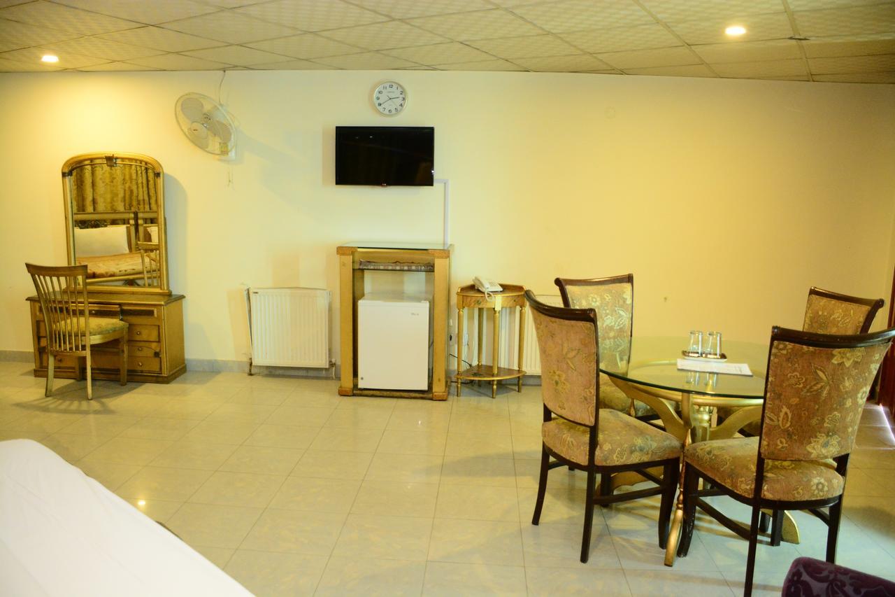 Hotel Move-N-Pick Murree Exteriör bild