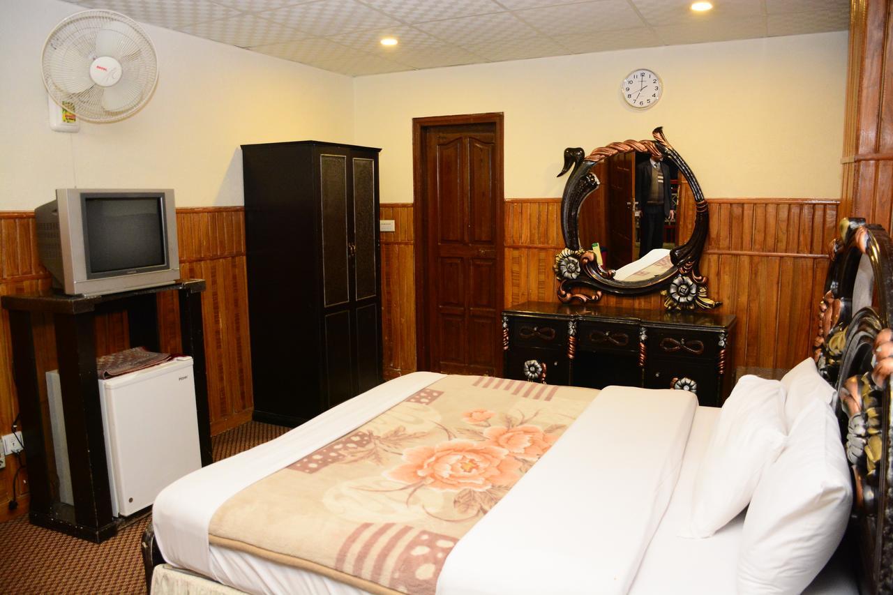Hotel Move-N-Pick Murree Exteriör bild