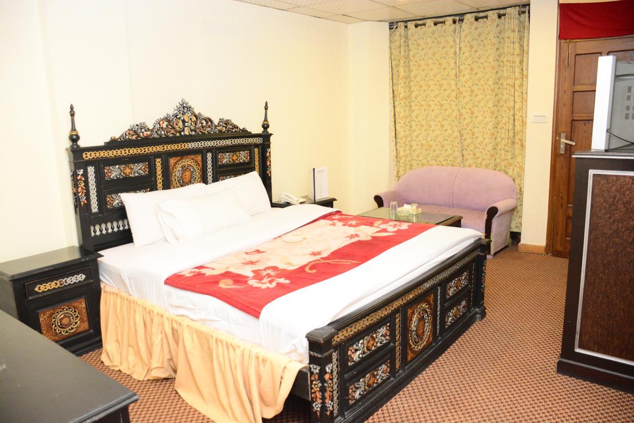 Hotel Move-N-Pick Murree Exteriör bild